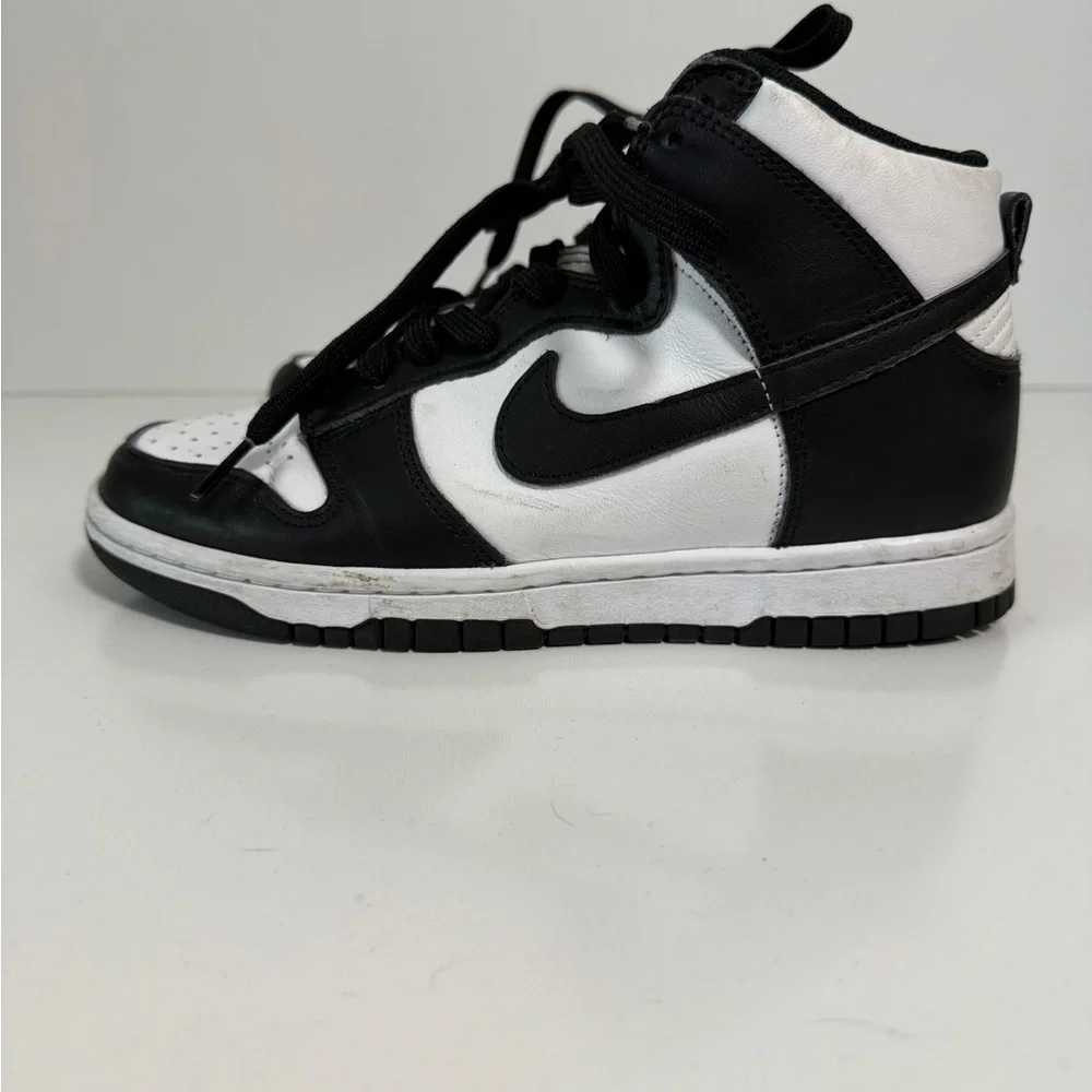Nike Women’s Panda High Top Sneakers 6.5